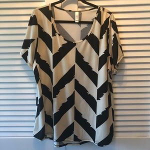 LuLaRoe Black and Tan Classic T 3XL